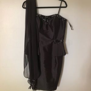 Beautiful designer cocktail dress never worn